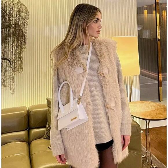 ZARA Faux Fur Toggle Vest NWT 🤍 - Picture 9 of 16